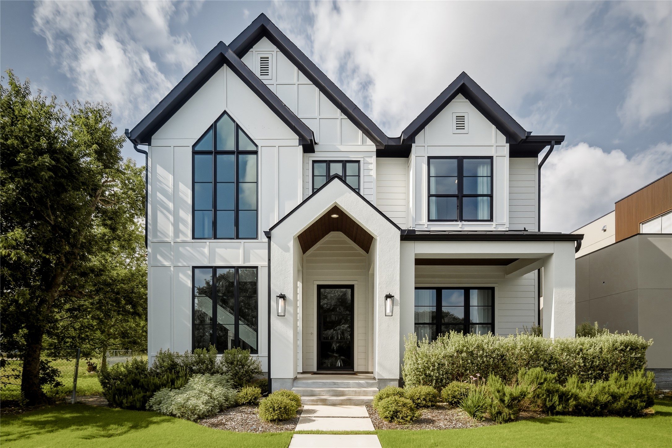705 West 10th Street Georgetown, TX 78626 - Photo 1 of 40