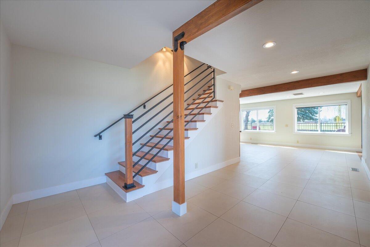 66215 Barr Road Bend, OR 97703 - Photo 5 of 63 Foyer