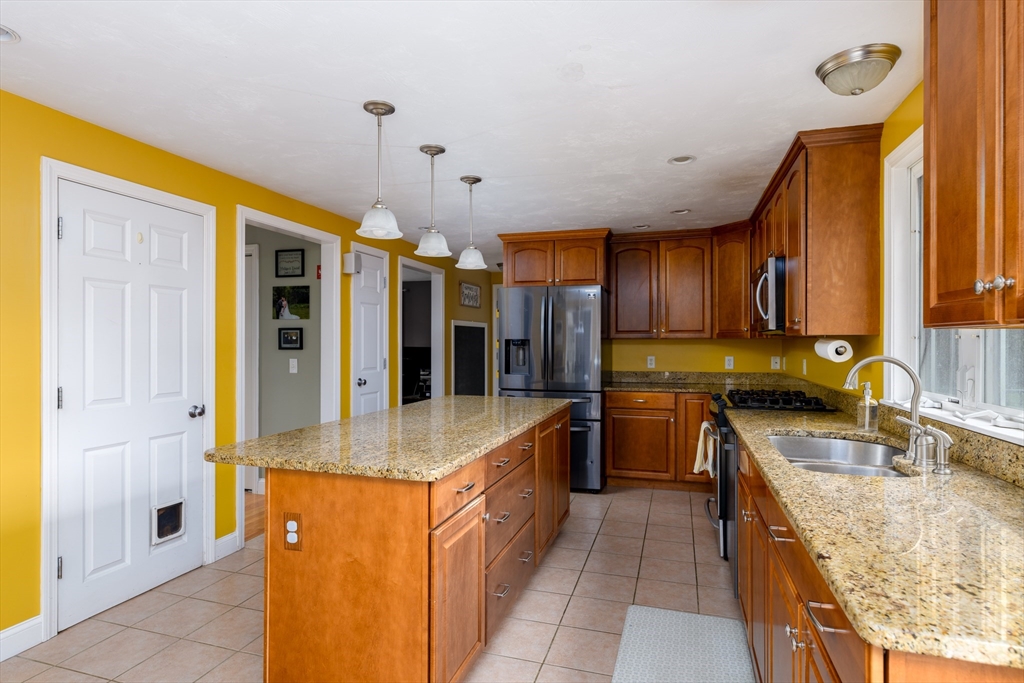 9 Cameron Drive Rutland, MA 01543 - Photo 4 of 30
