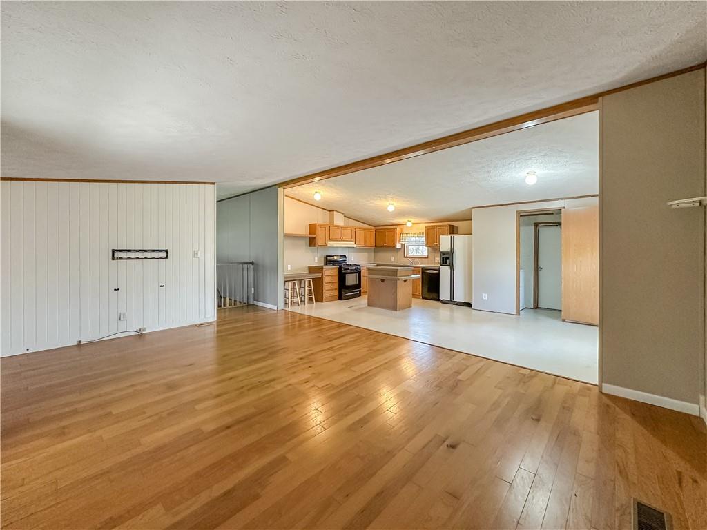 1115 Martin Road Tarentum, PA 15084 - Photo 6 of 26