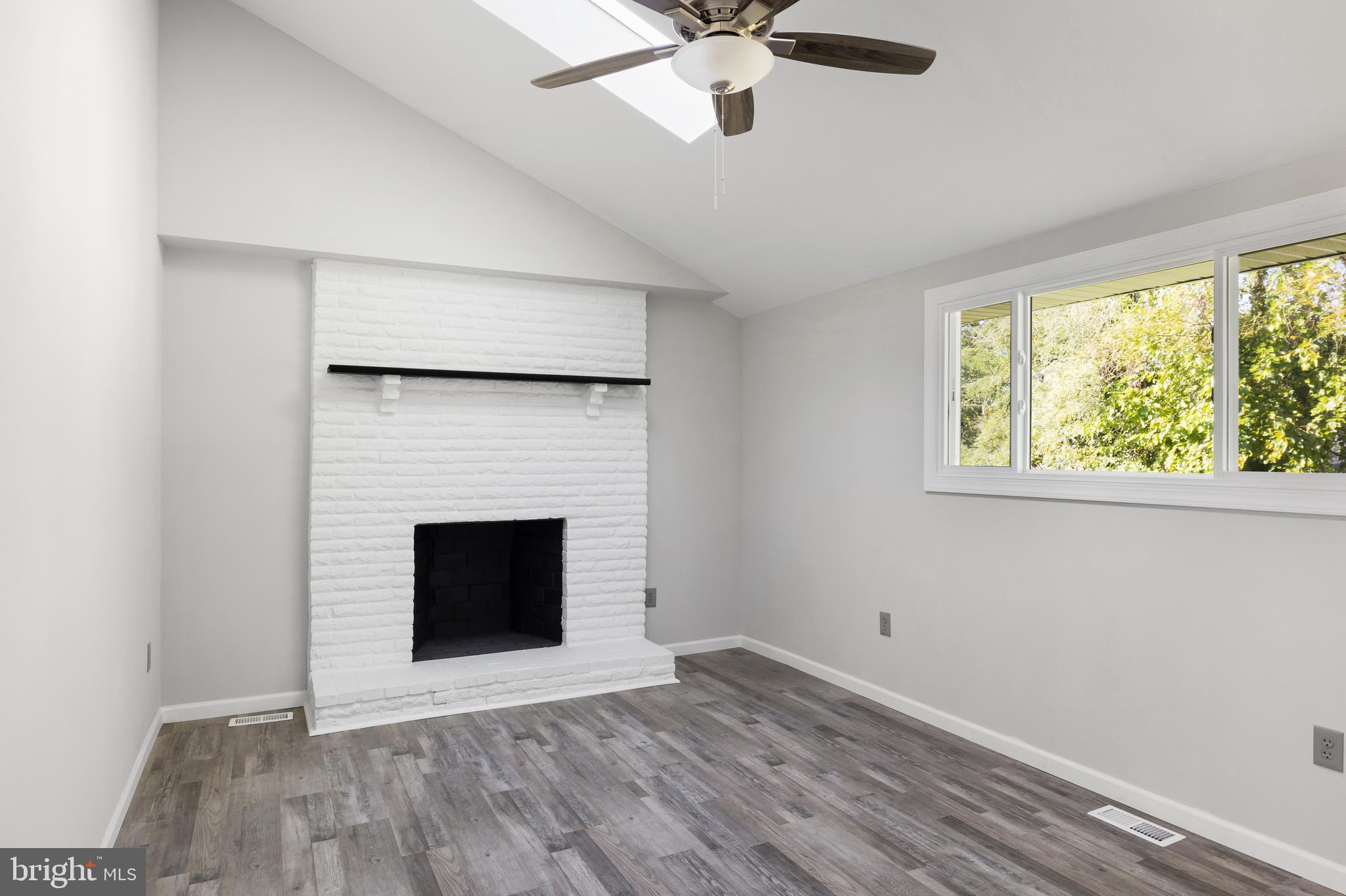 1104 Laurel Road Edgewater Park, NJ 08010 - Photo 11 of 25 Living Room