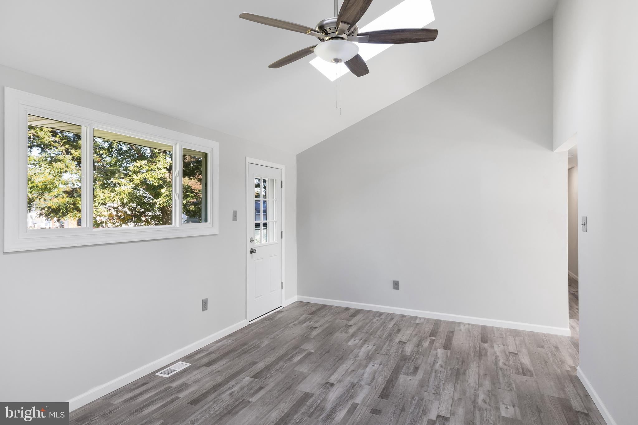 1104 Laurel Road Edgewater Park, NJ 08010 - Photo 14 of 25 Living Room