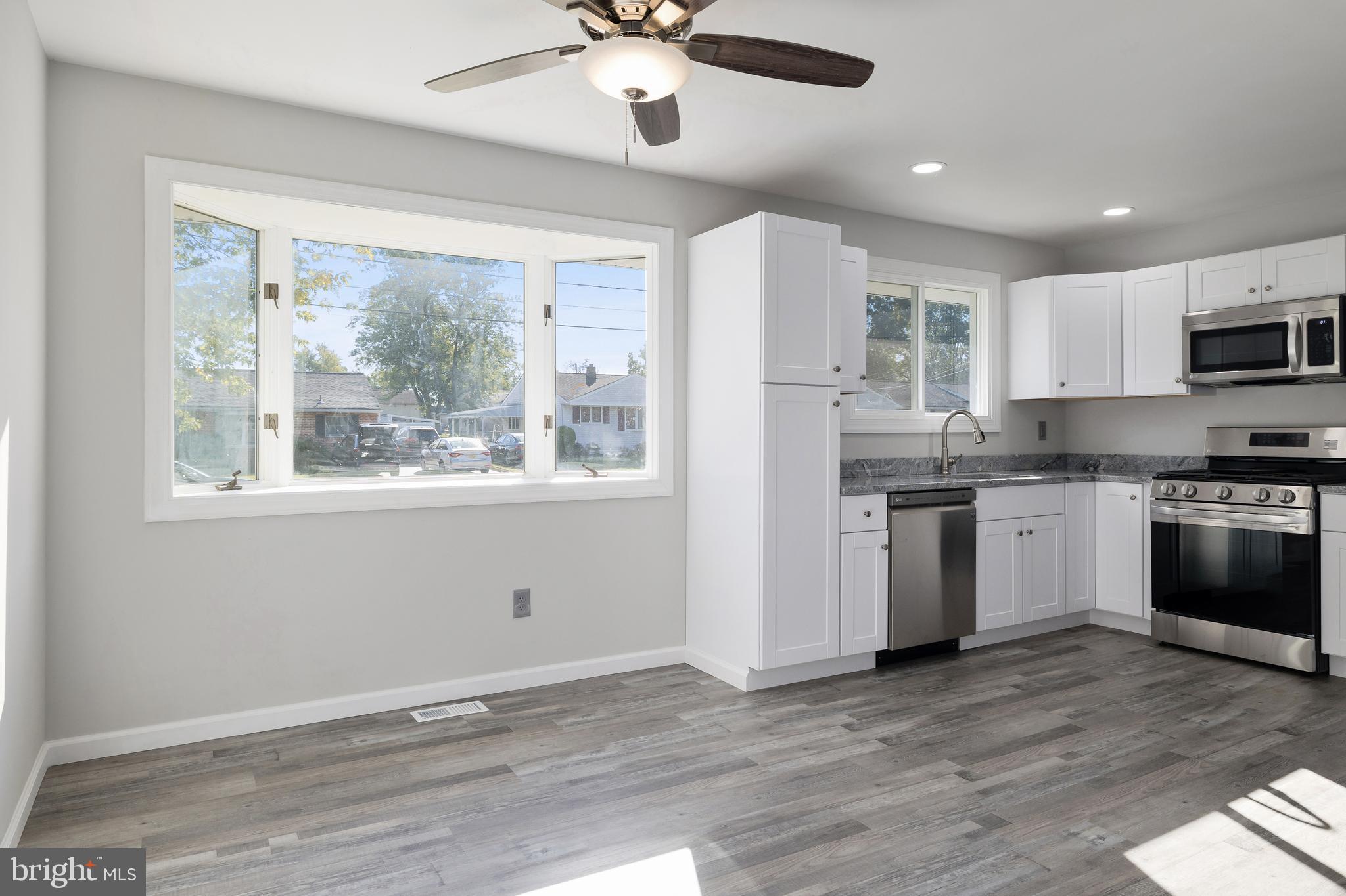 1104 Laurel Road Edgewater Park, NJ 08010 - Photo 8 of 25 Dining Area/Kitchen