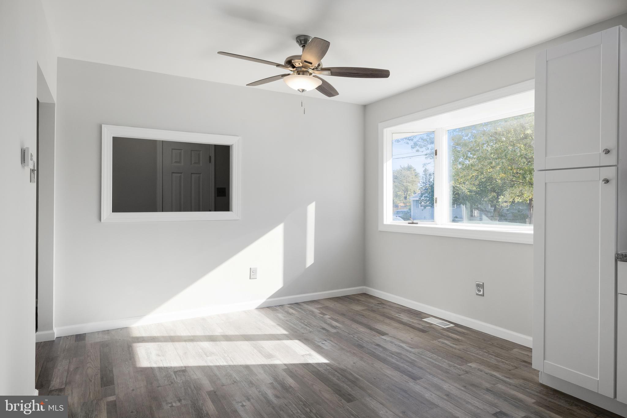 1104 Laurel Road Edgewater Park, NJ 08010 - Photo 9 of 25 DiningArea