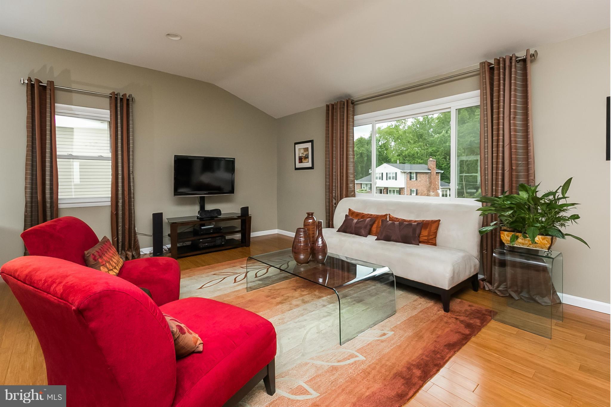 1010 Breezewick Road Towson, MD 21286 - Photo 3 of 19 Living Room