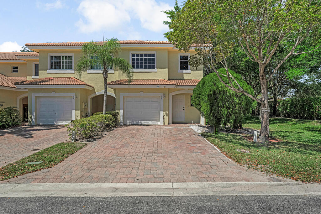 813 Imperial Lake Road West Palm Beach, FL 33413 - Photo 1 of 49 01