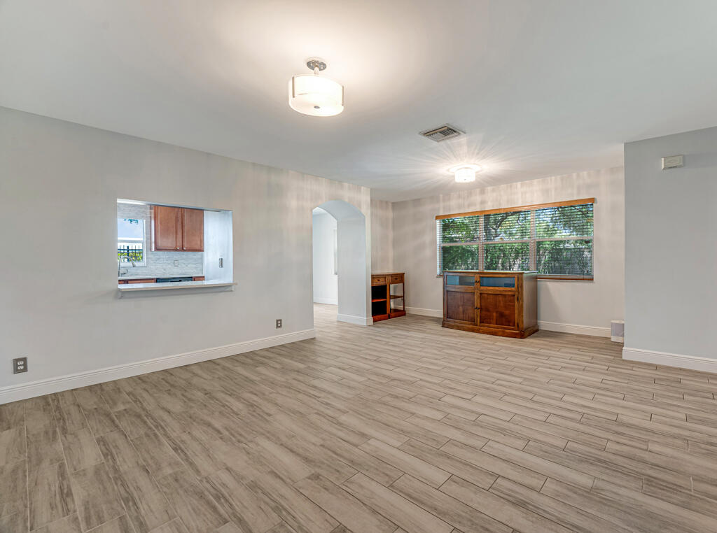813 Imperial Lake Road West Palm Beach, FL 33413 - Photo 14 of 49 10