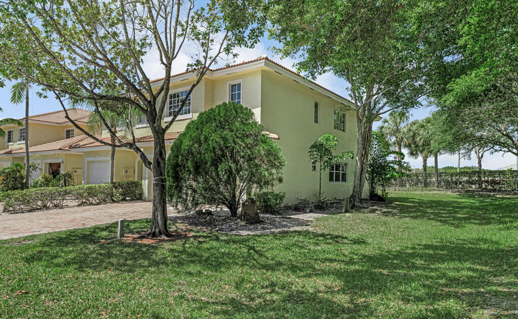 813 Imperial Lake Road West Palm Beach, FL 33413 - Photo 17 of 49 02