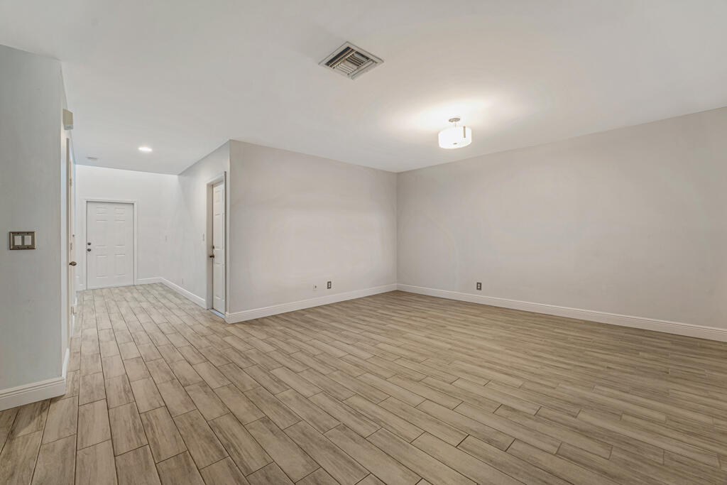 813 Imperial Lake Road West Palm Beach, FL 33413 - Photo 20 of 49 08