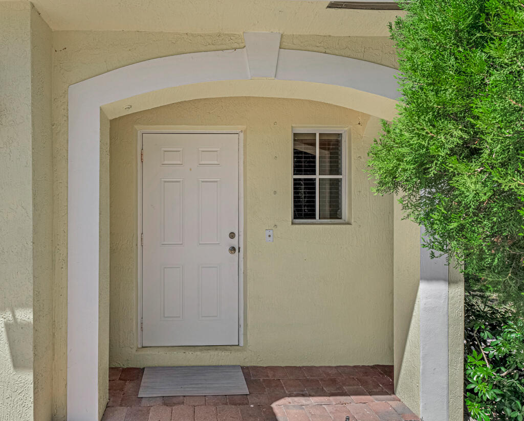 813 Imperial Lake Road West Palm Beach, FL 33413 - Photo 2 of 49 04