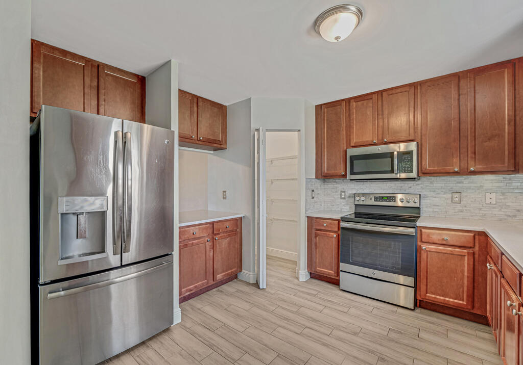 813 Imperial Lake Road West Palm Beach, FL 33413 - Photo 24 of 49 15