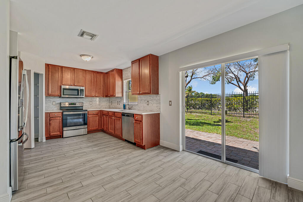 813 Imperial Lake Road West Palm Beach, FL 33413 - Photo 3 of 49 14