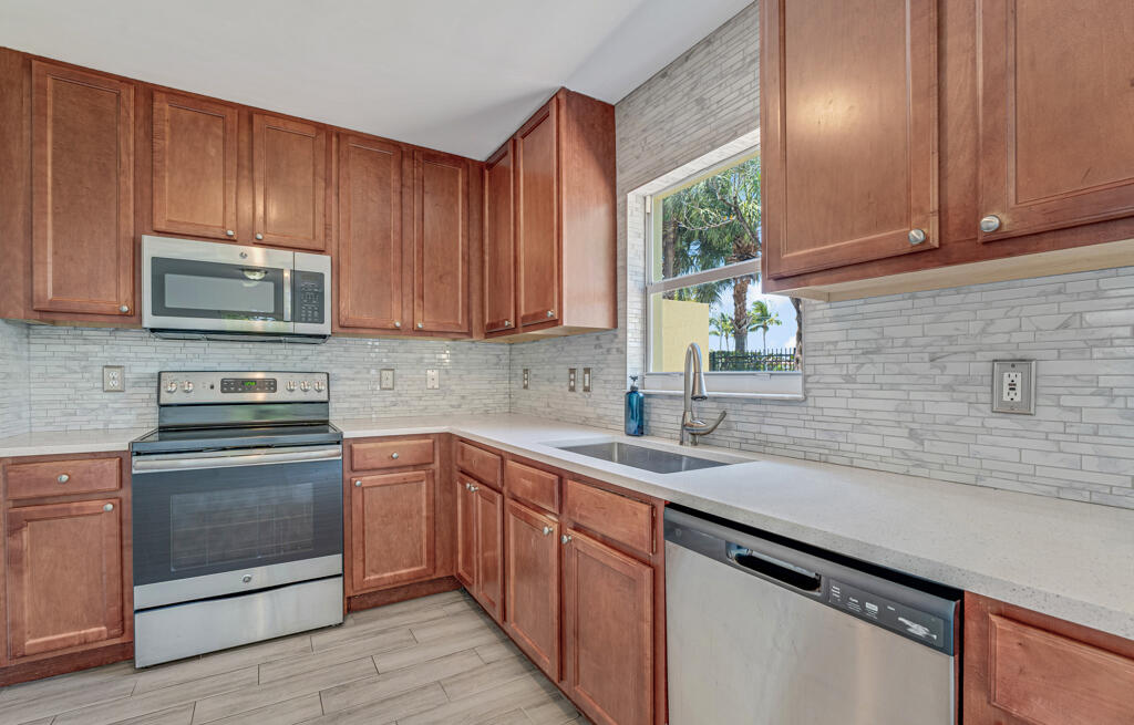 813 Imperial Lake Road West Palm Beach, FL 33413 - Photo 31 of 49 22