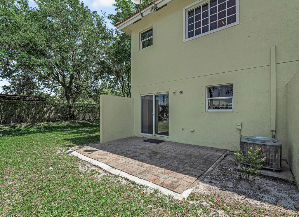813 Imperial Lake Road West Palm Beach, FL 33413 - Photo 45 of 49 40