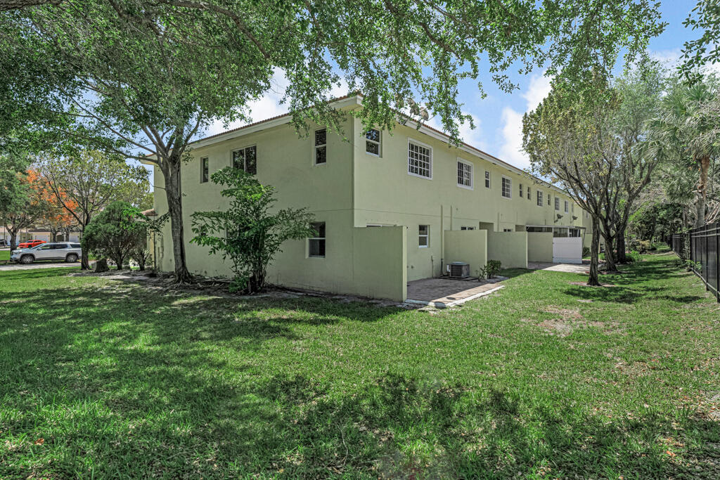 813 Imperial Lake Road West Palm Beach, FL 33413 - Photo 47 of 49 44