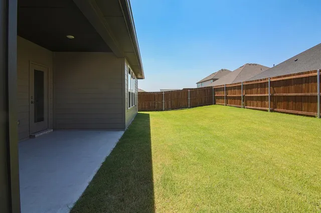 $3,500 | 917 Hawthorn Lane, Mansfield, TX 76063