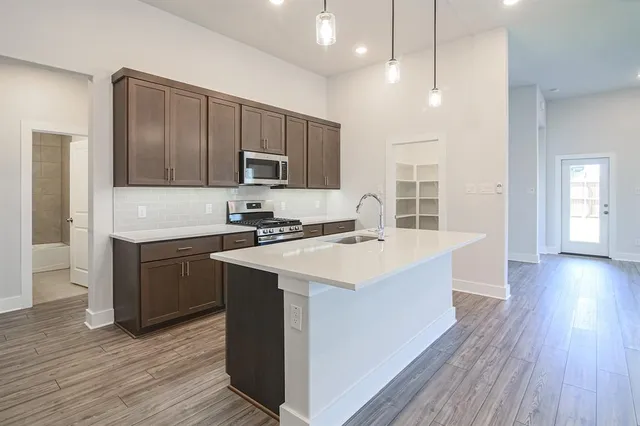 $3,500 | 917 Hawthorn Lane, Mansfield, TX 76063