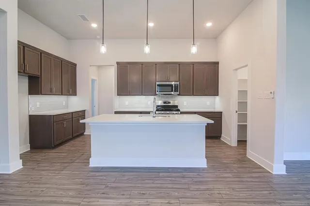 $3,500 | 917 Hawthorn Lane, Mansfield, TX 76063