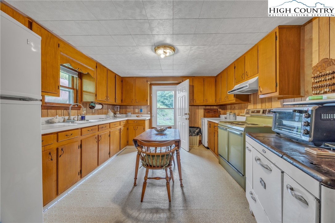 809 Roaring Fork Road Creston, NC 28615 - Photo 12 of 45