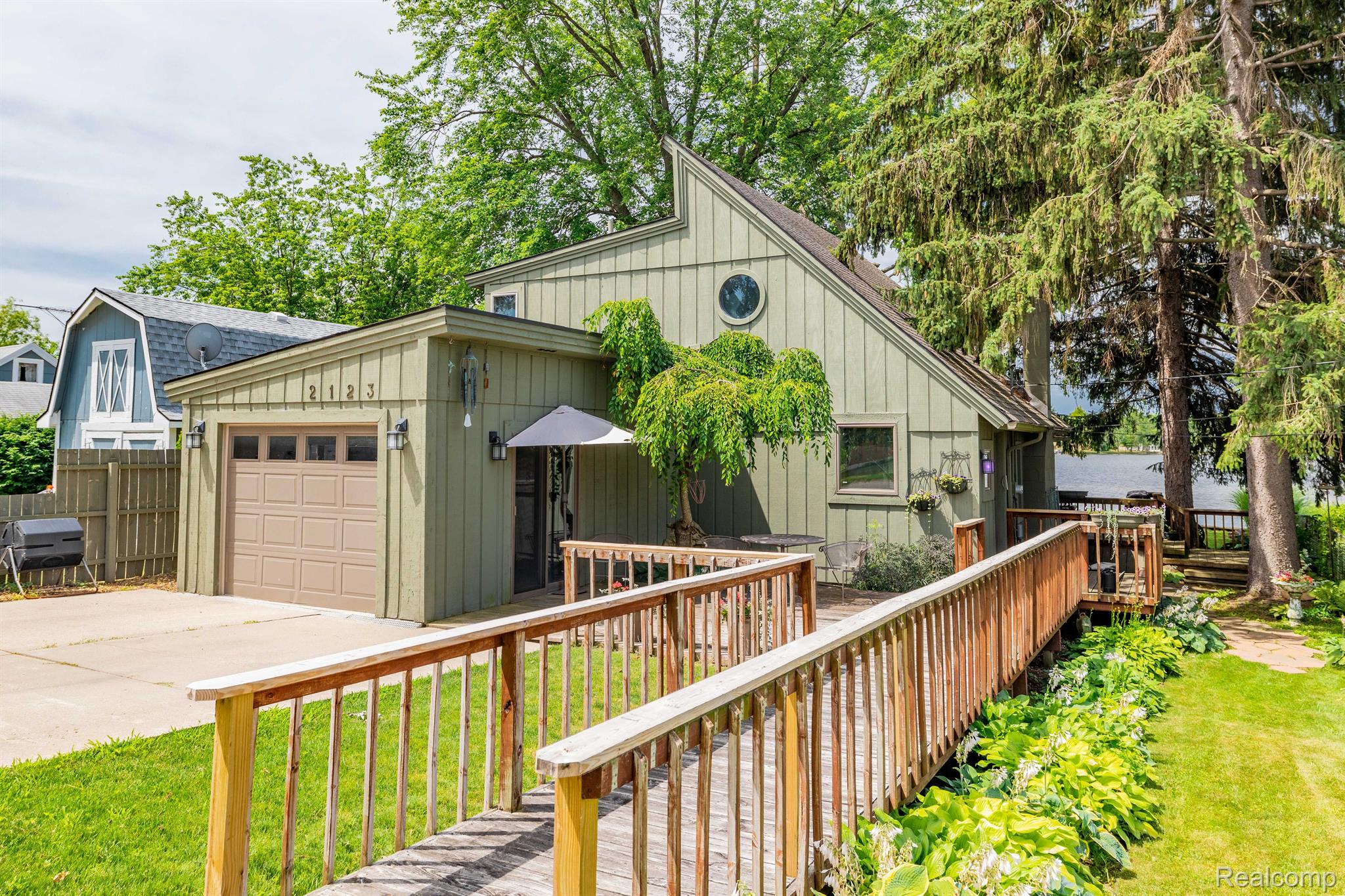 2123 Hampton Road White Lake, MI 48386 - Photo 3 of 36 Gallery Image 3