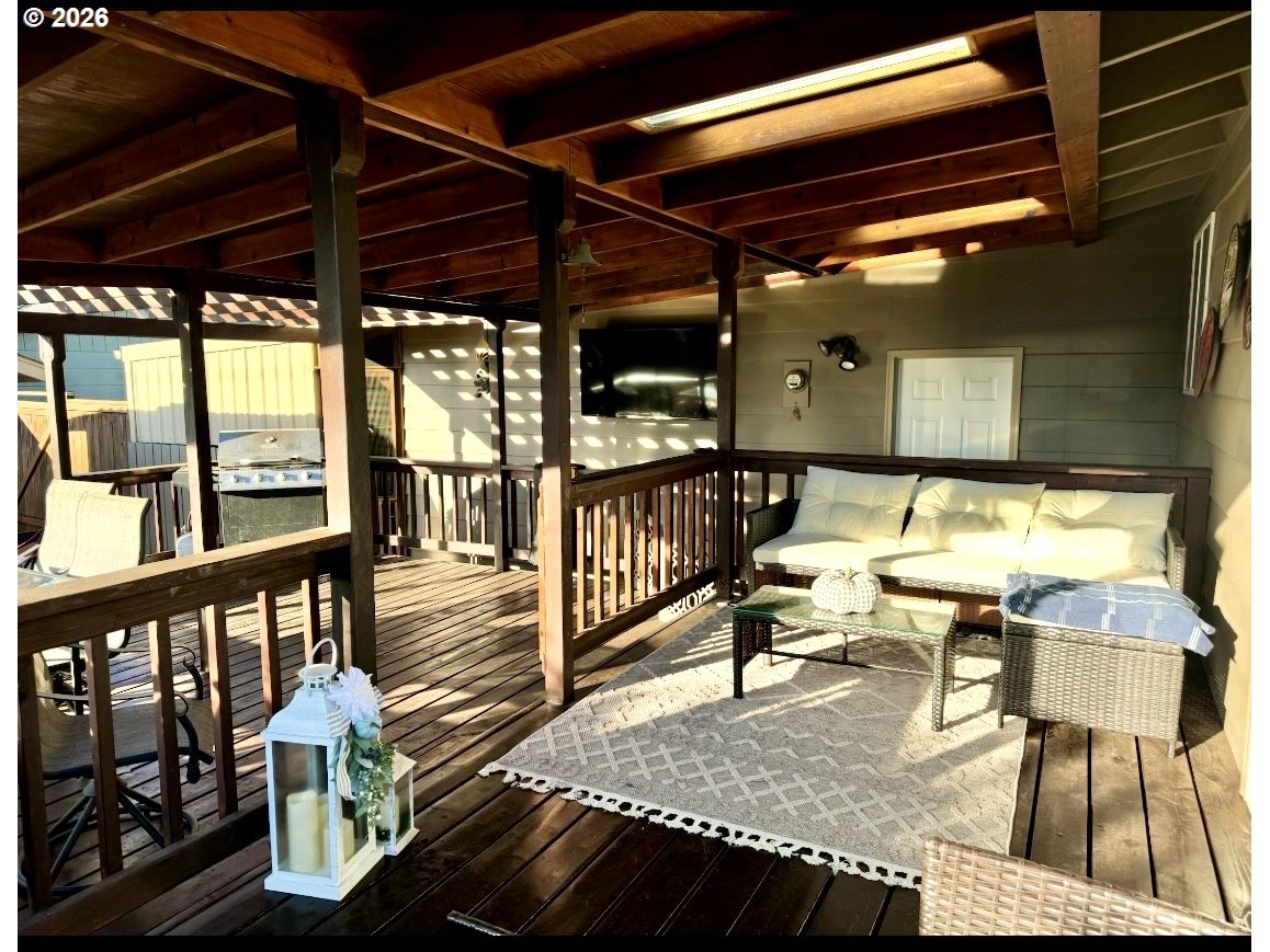 1091 Longridge Drive Springfield, OR 97478 - Photo 12 of 21 a view of a balcony with chairs