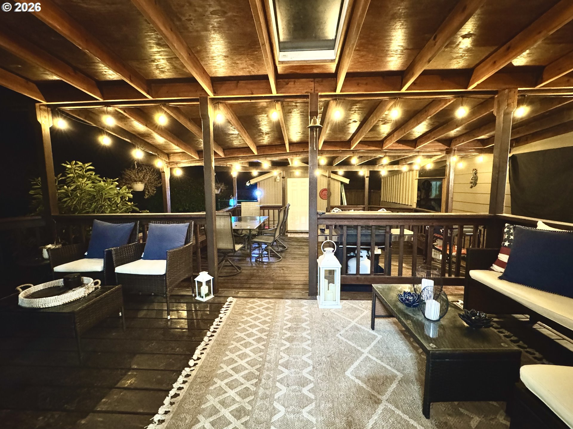 1091 Longridge Drive Springfield, OR 97478 - Photo 15 of 21 a view of a chairs and table in a patio