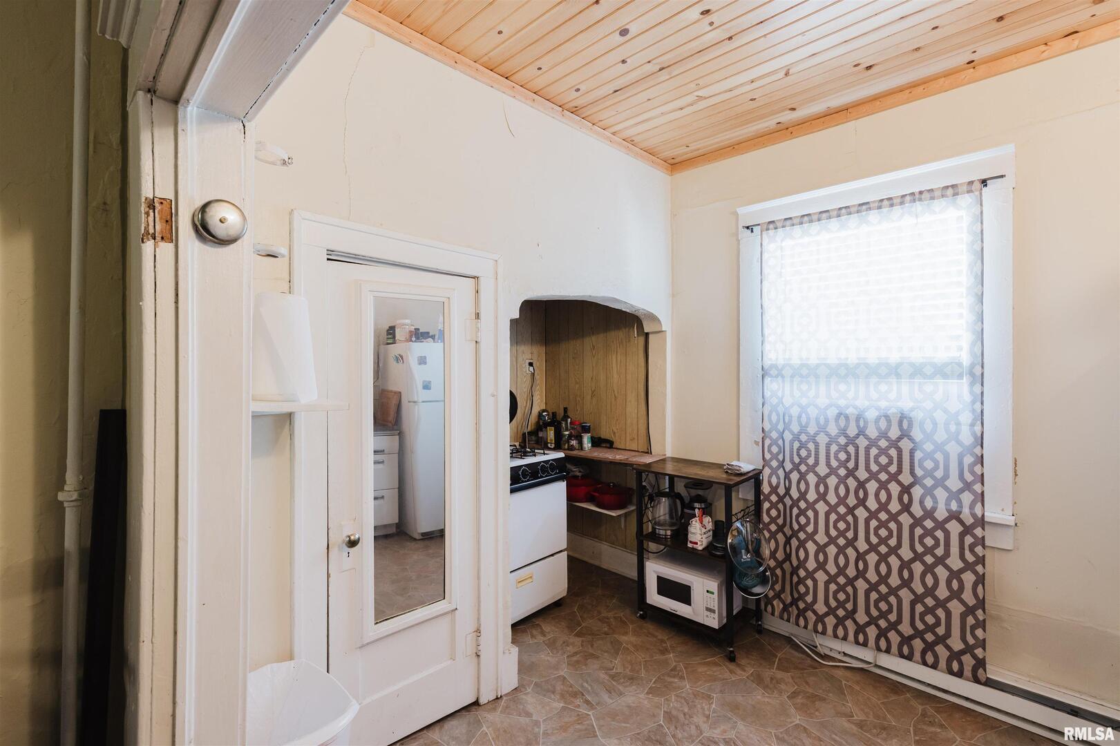 209 North Springer Street Carbondale, IL 62901 - Photo 11 of 30