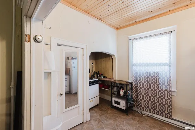 $174,900 | 209 North Springer Street, Carbondale, IL 62901