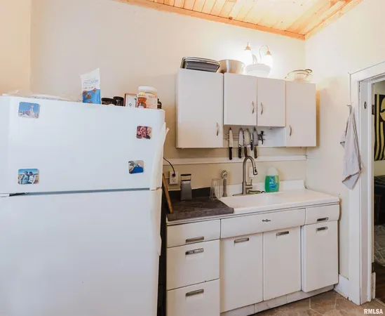 $174,900 | 209 North Springer Street, Carbondale, IL 62901