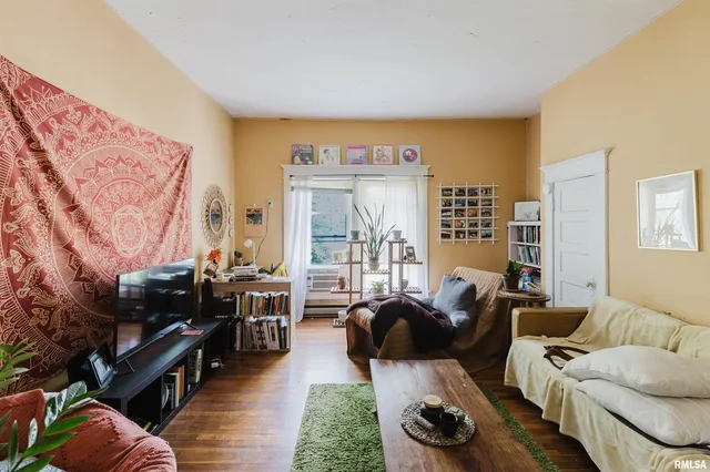 $174,900 | 209 North Springer Street, Carbondale, IL 62901