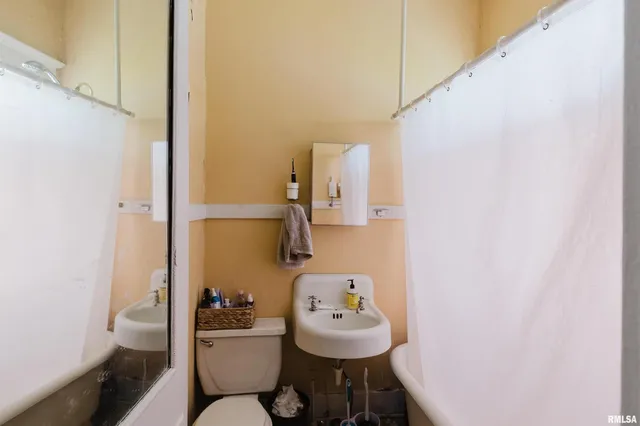 $174,900 | 209 North Springer Street, Carbondale, IL 62901