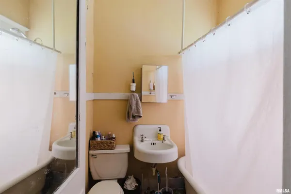 $174,900 | 209 North Springer Street, Carbondale, IL 62901