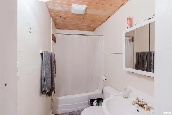 $174,900 | 209 North Springer Street, Carbondale, IL 62901