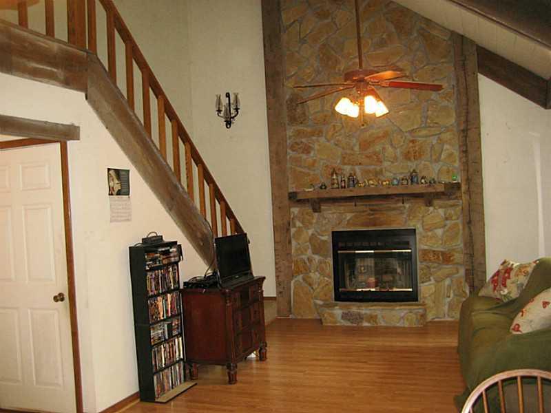 257 Euclid Road Butler, PA 16001 - Photo 5 of 22 Living Room.