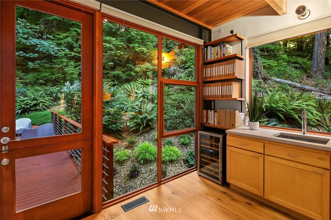 5340 Butterworth Road Mercer Island, WA 98040 - Photo 13 of 39