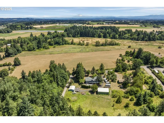 a view of a kitchen with an outdoor