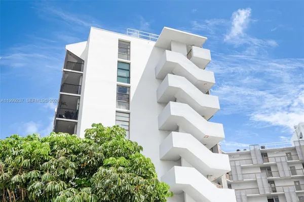$199,000 | 3475 North Country Club Drive, Unit 619, Aventura, FL 33180