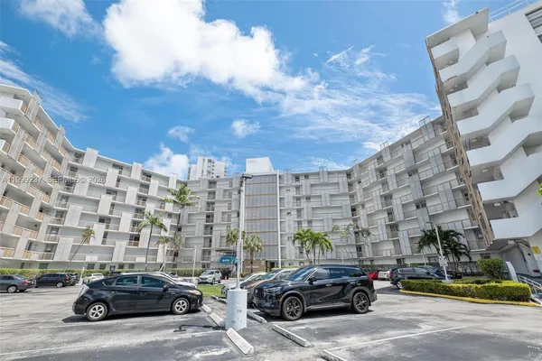 $199,000 | 3475 North Country Club Drive, Unit 619, Aventura, FL 33180