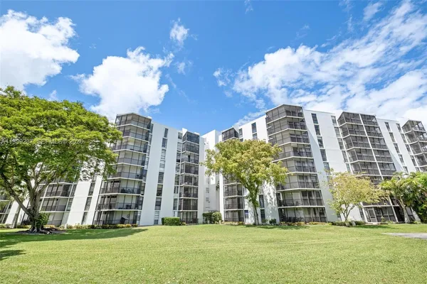 $199,000 | 3475 North Country Club Drive, Unit 619, Aventura, FL 33180