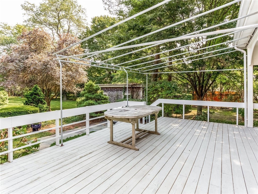 10 Sunset Road Bristol, RI 02809 - Photo 4 of 34