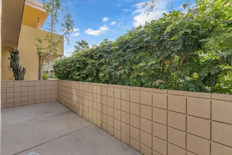 $509,000 | 910 East Palm Canyon Drive, Unit 101, Palm Springs, CA 92264