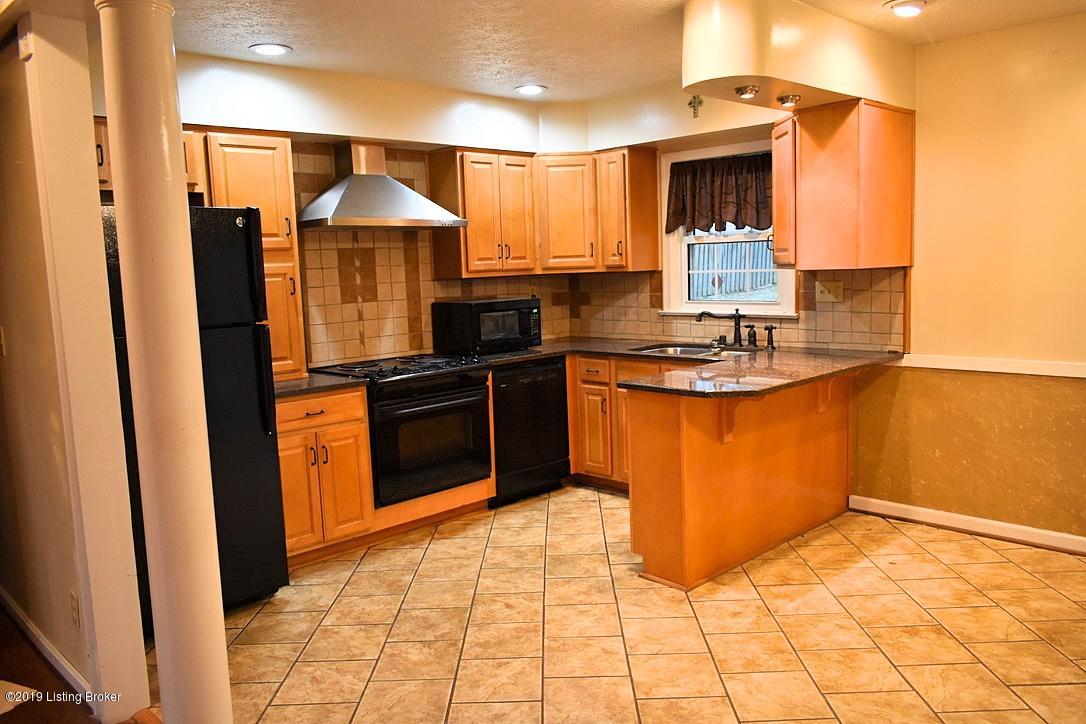 Eat-In Kitchen