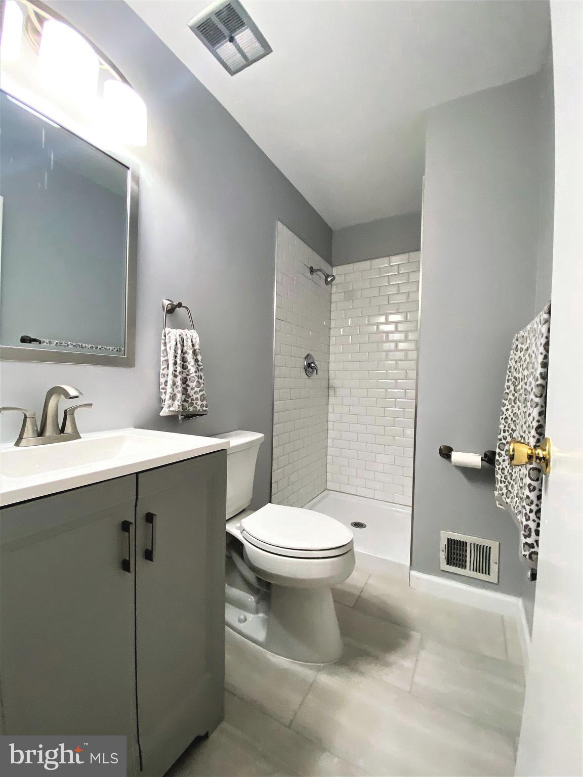 11939 Artery Drive Fairfax, VA 22030 - Photo 19 of 28 MASTER BATH