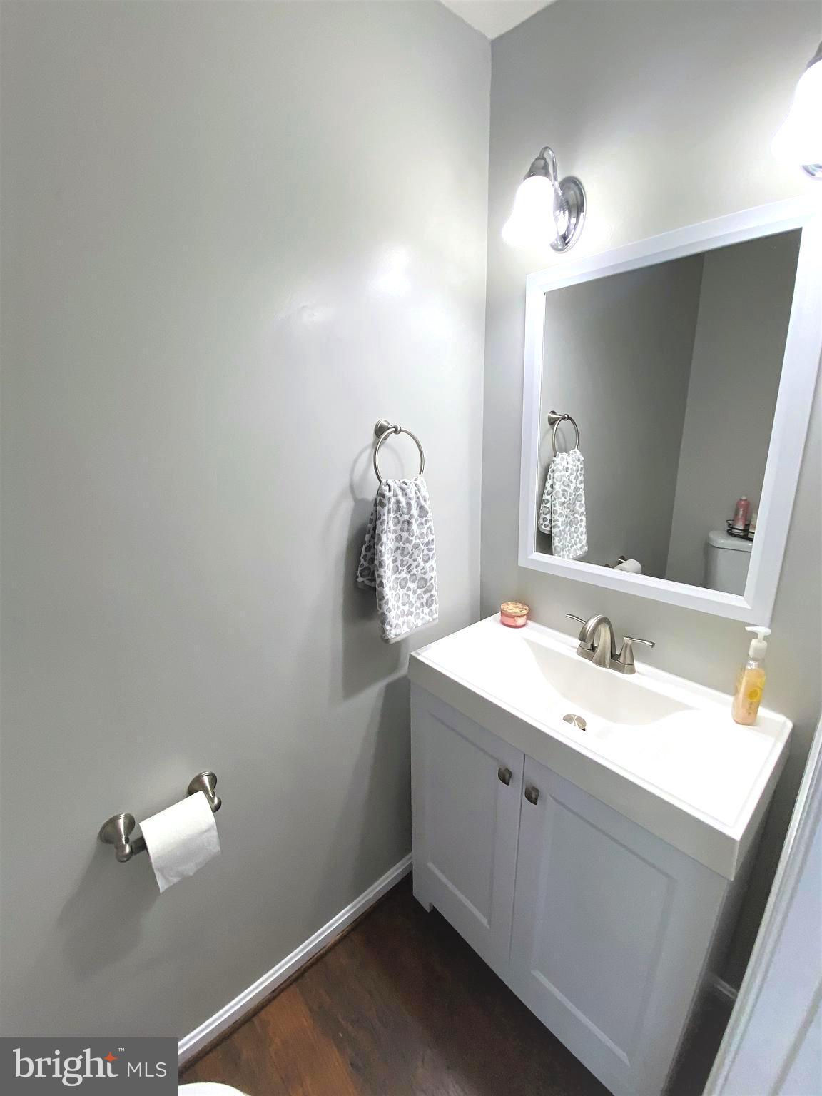 11939 Artery Drive Fairfax, VA 22030 - Photo 4 of 28 HALF BATH