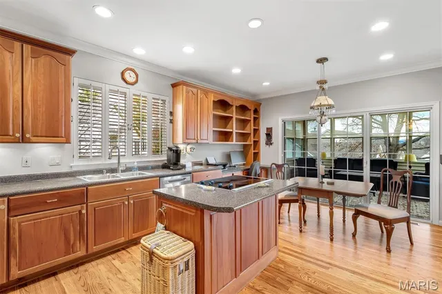 $600,000 | 811 Stone Meadow Drive, Chesterfield, MO 63005