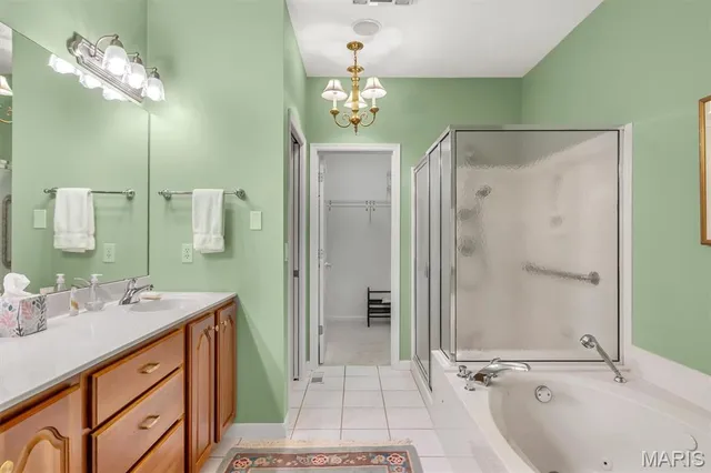 $600,000 | 811 Stone Meadow Drive, Chesterfield, MO 63005