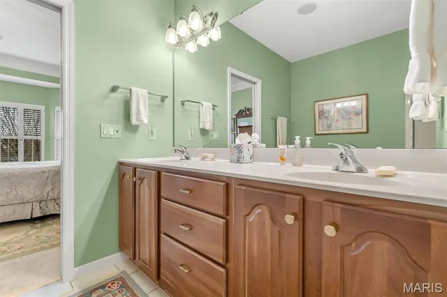 $600,000 | 811 Stone Meadow Drive, Chesterfield, MO 63005