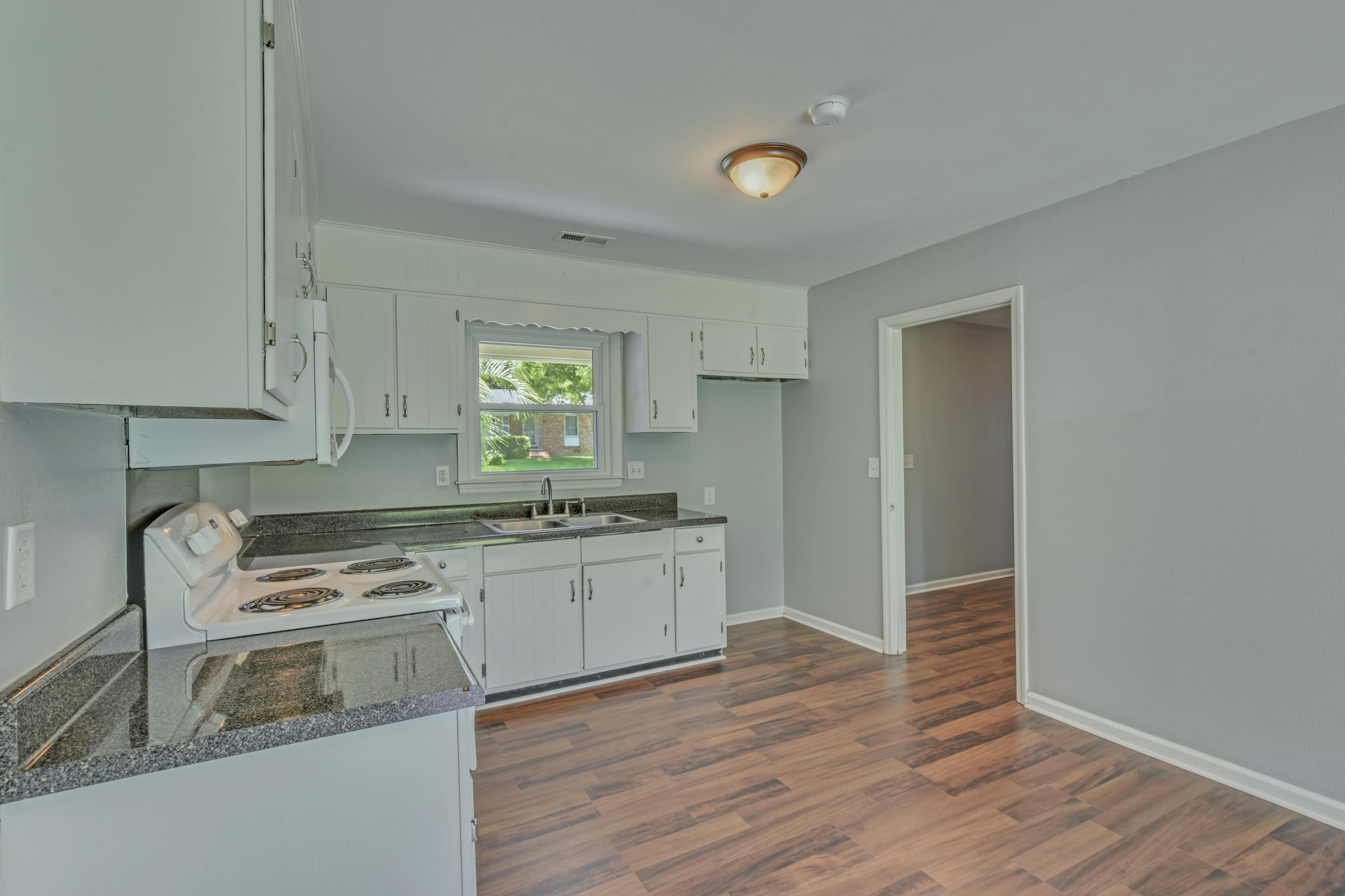 8 Stanhope Road Goose Creek, SC 29445 - Photo 5 of 27 20