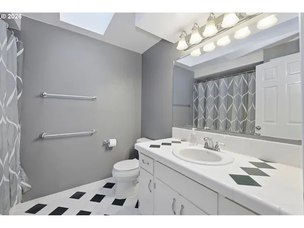 $699,900 | 85217 Winding Way, Pleasant Hill, OR 97455