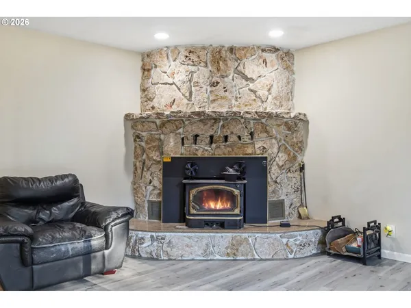 $699,900 | 85217 Winding Way, Pleasant Hill, OR 97455